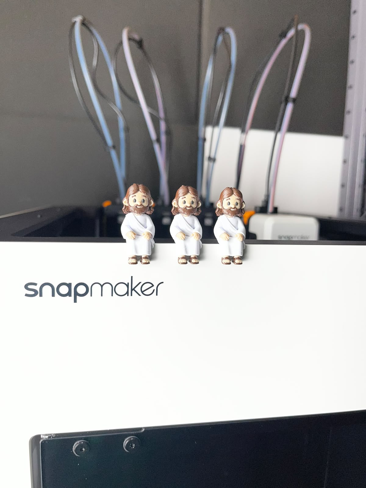 Mini Jesus, várias unidades saindo da impressora