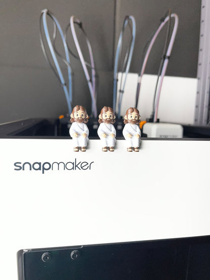 Mini Jesus, várias unidades saindo da impressora